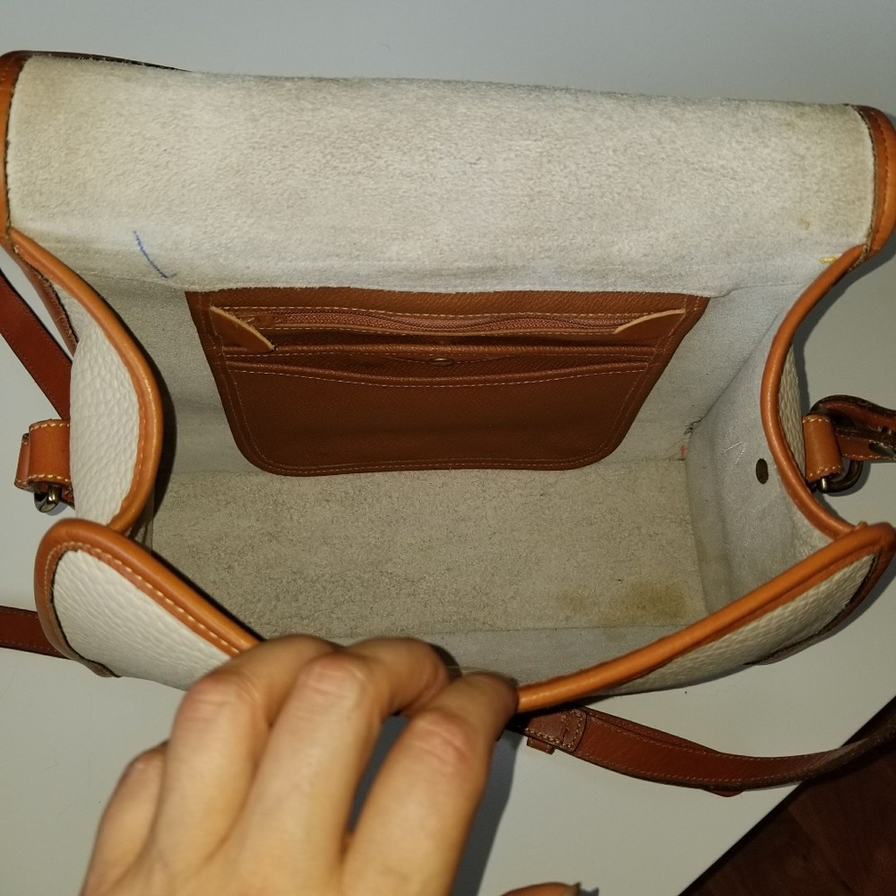Dooney & Bourkey All Weather Bone Tan Leather Medium Essex Cross Shoulder Bag - Picture 3 of 16